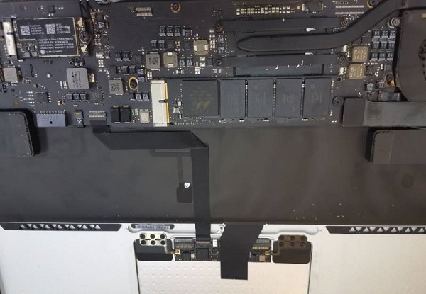 Apple MacBook A1466 notebook power-on does not trigger repair 